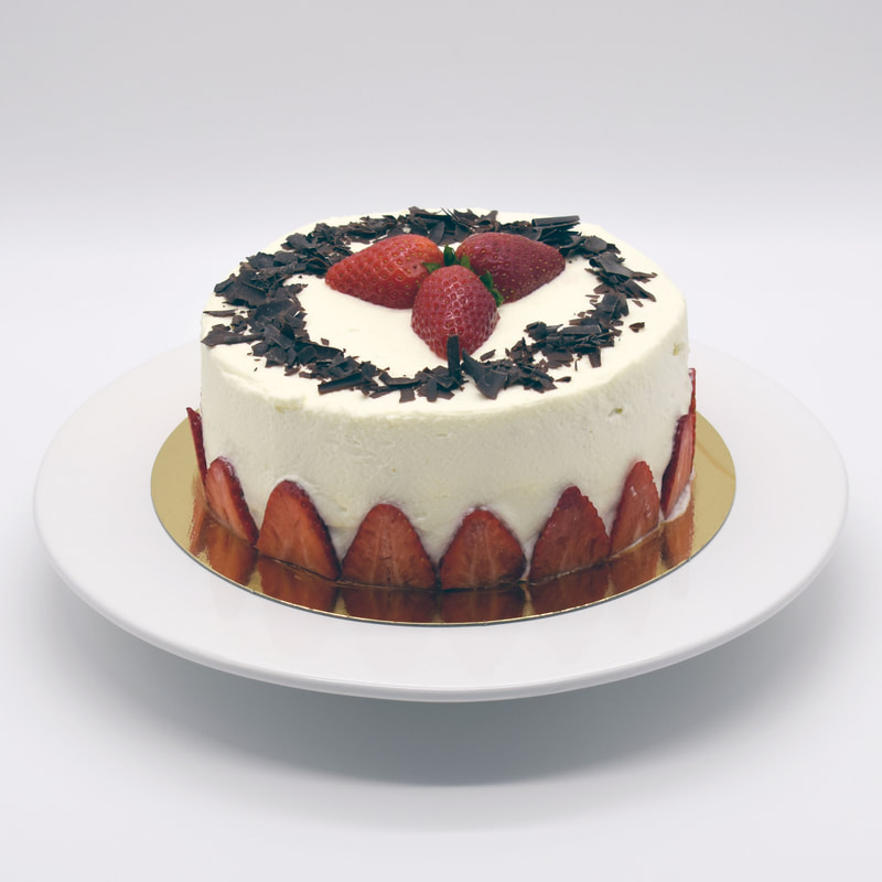 Glutenfreie Erdbeeren Sahne Torte mit Vanillecreme Füllung